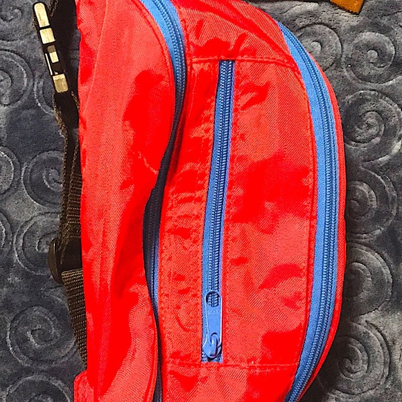 Lands' End Handbags - PRICE REDUCED $$$$$Land’s End Red fanny pack Like New Back to School, Shopping.